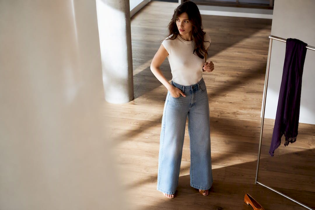 Fünf Outfits, die jeder Frau mit Wide Leg Jeans gut stehen, plus NYDJ Tipps - NYDJ