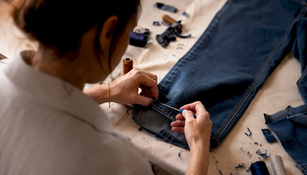 Jeans auf Originalsaum kürzen: So bleibt der Look erhalten - NYDJ
