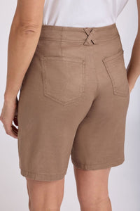5 Pocket Bermuda Shorts In Stretch Linen | Toasted Coconut - NYDJ