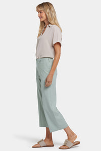 Wide Leg Cargo Capri Pants In Stretch Linen | Tomatillo | Pants | NYDJ