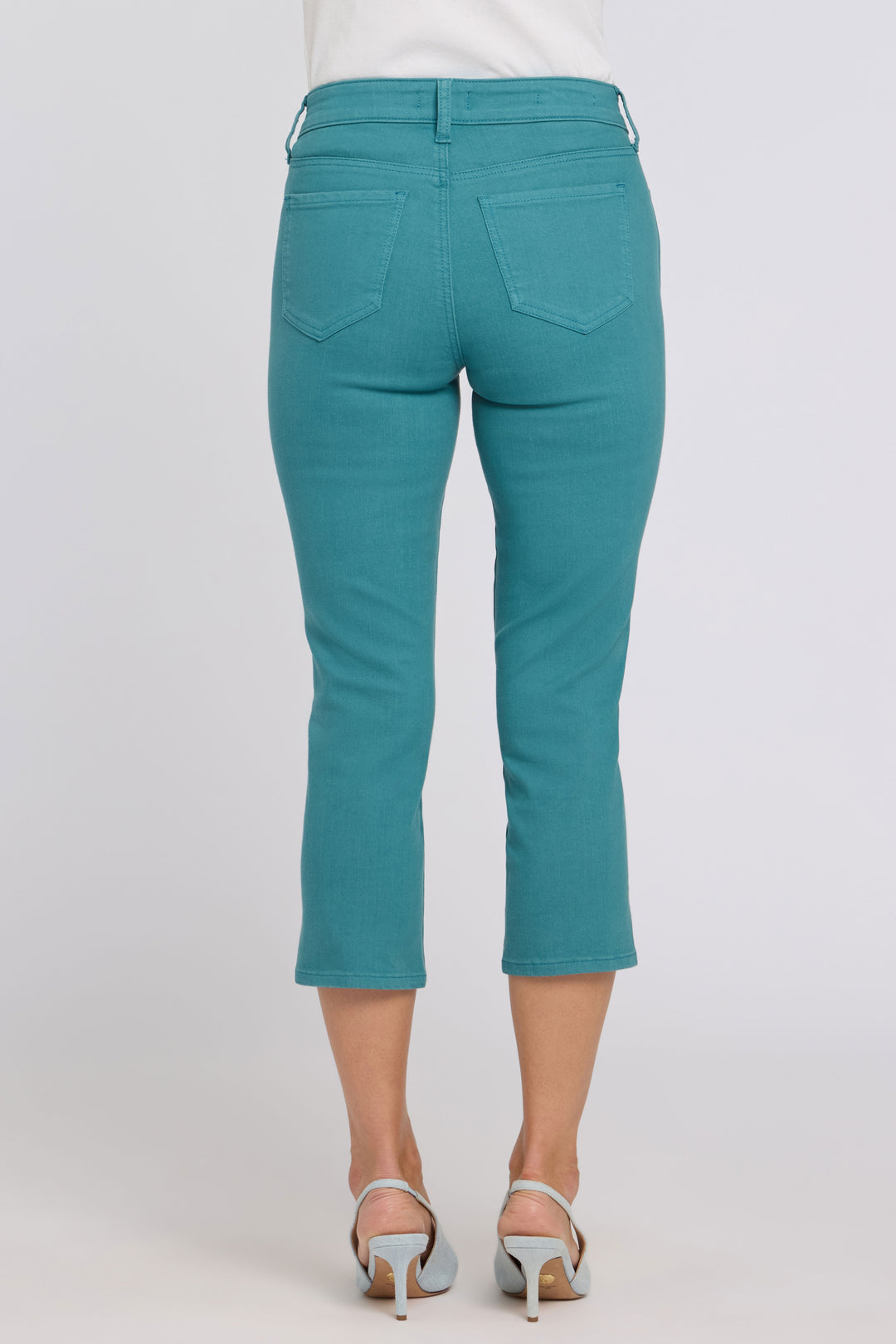 Chloe Capri Jeans En Cool Embrace® Denim | Harbor Blue