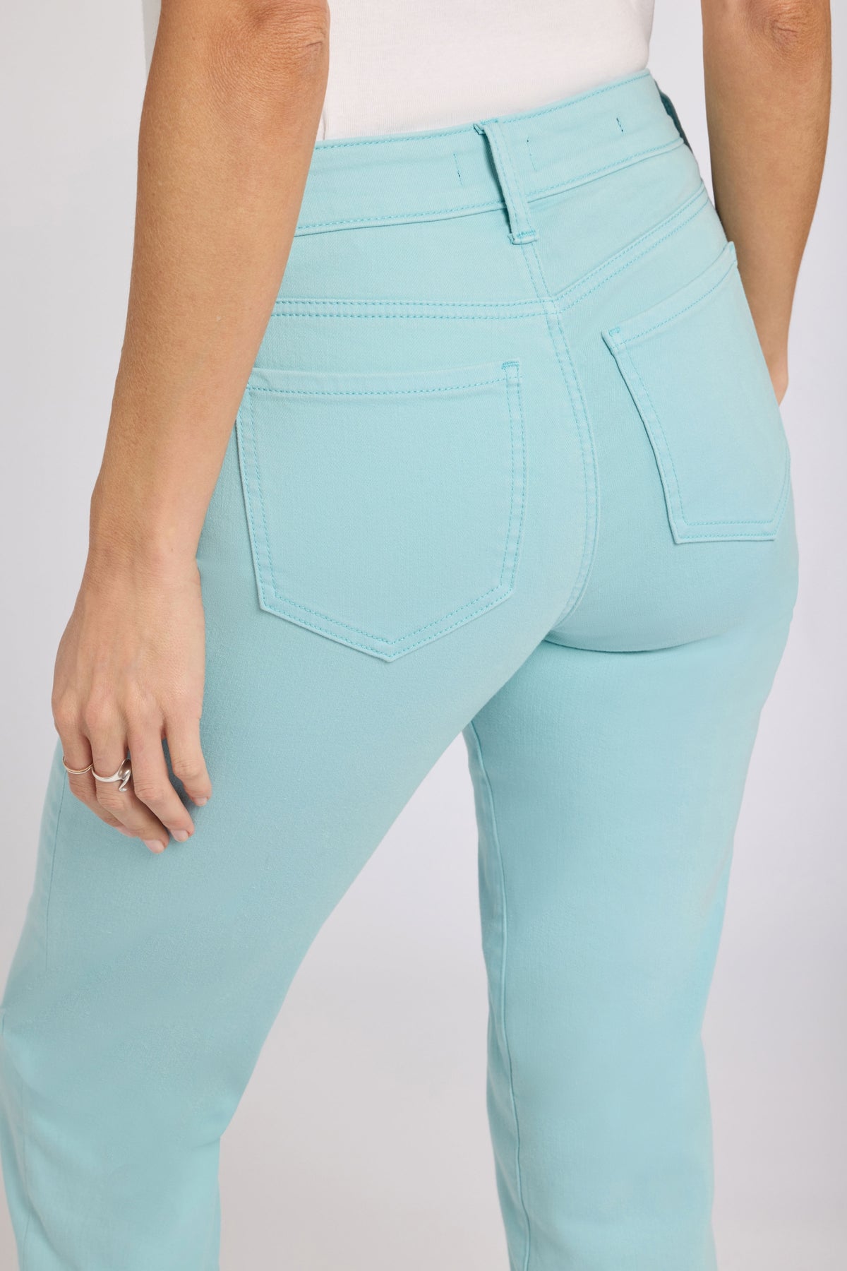 Marilyn Straight Crop Jeans En Cool Embrace® Denim Avec Cuffs | Aqua Haze