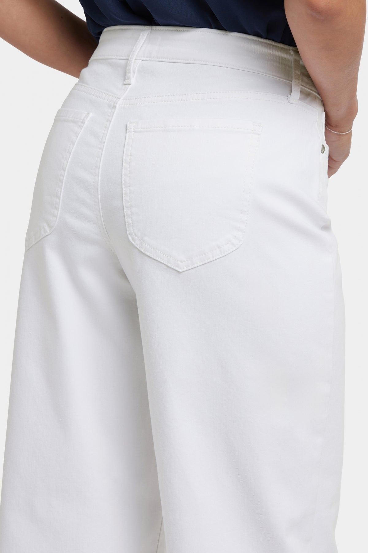 Jemma Barrel Jeans With High Rise | Optic White | Denim | NYDJ