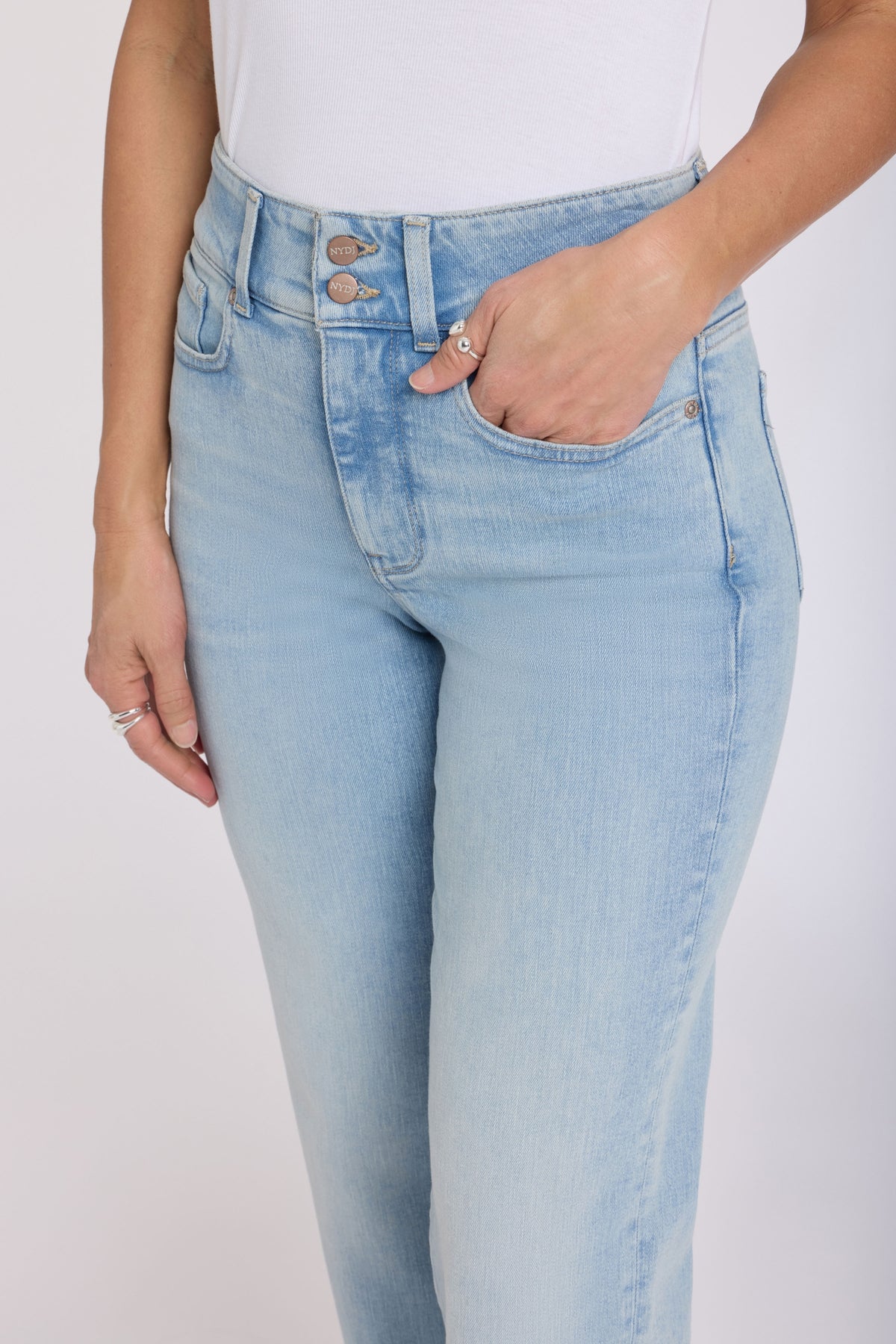 Bailey Relaxed Straight Crop Jeans en Re-New Denim avec High Rise | Breezy Palms